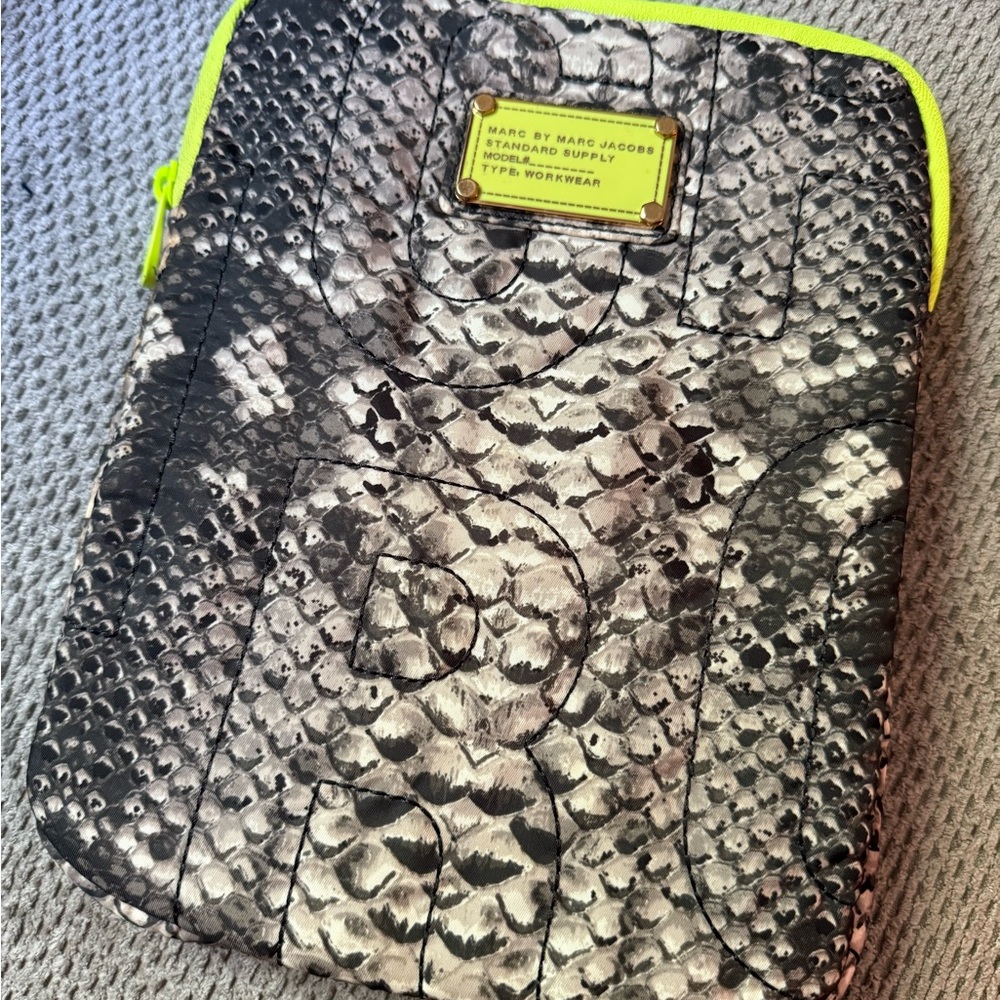 Marc by Marc Jacobs Black and Gray Snake Print Case